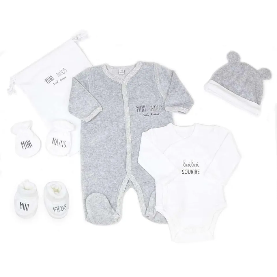 trois-kilos-sept-kit-naissance-6-pi-ces-jolie-fleur-1-mois image 1