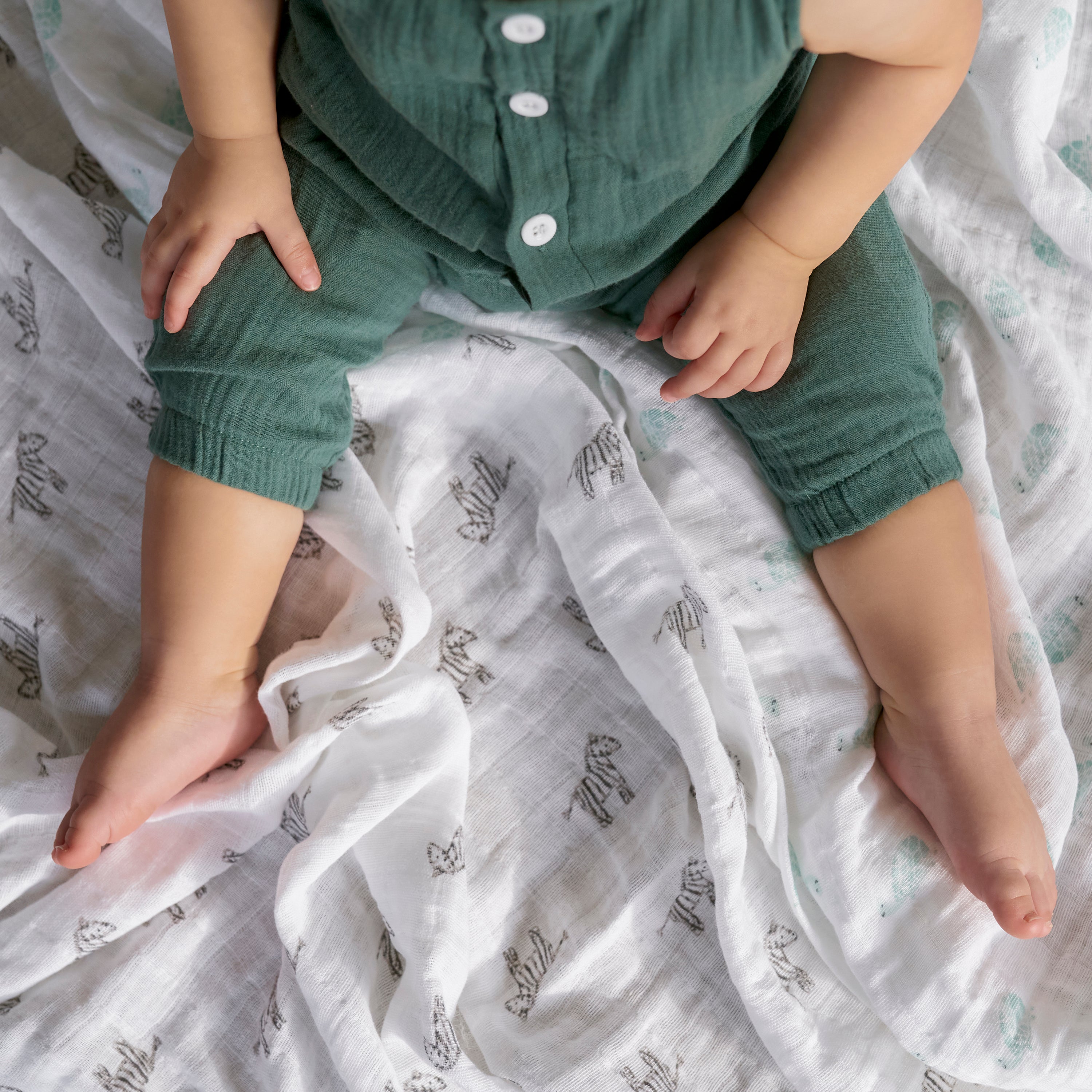 aden-anais-organic-burpy-bibs-lot-de-2-bavoirs-2-en-1-en-mousseline-de-coton-bio image 2