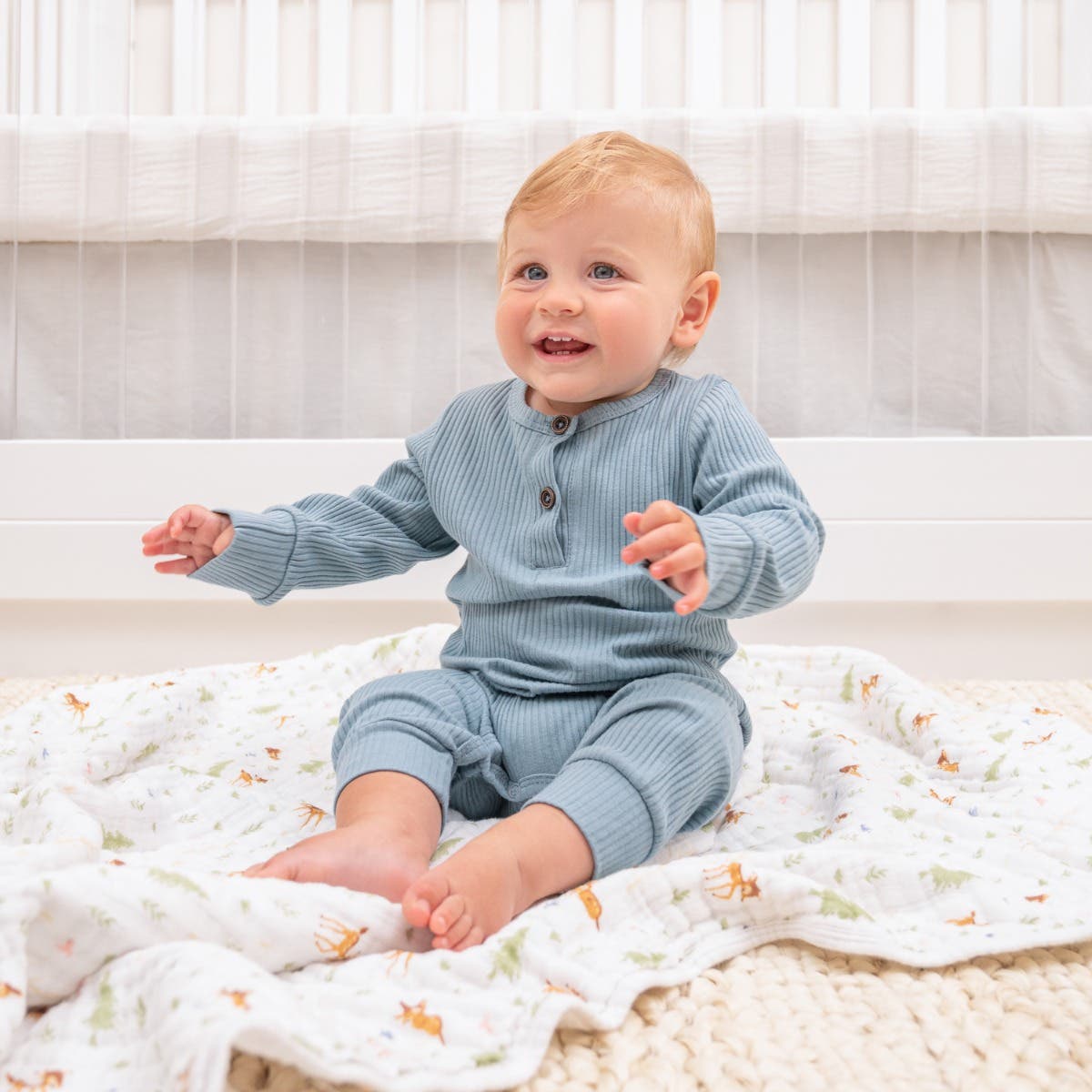 aden-anais-disney-essentials-cotton-muslin-dream-blanket-bambi-forest-embc10023d image 2